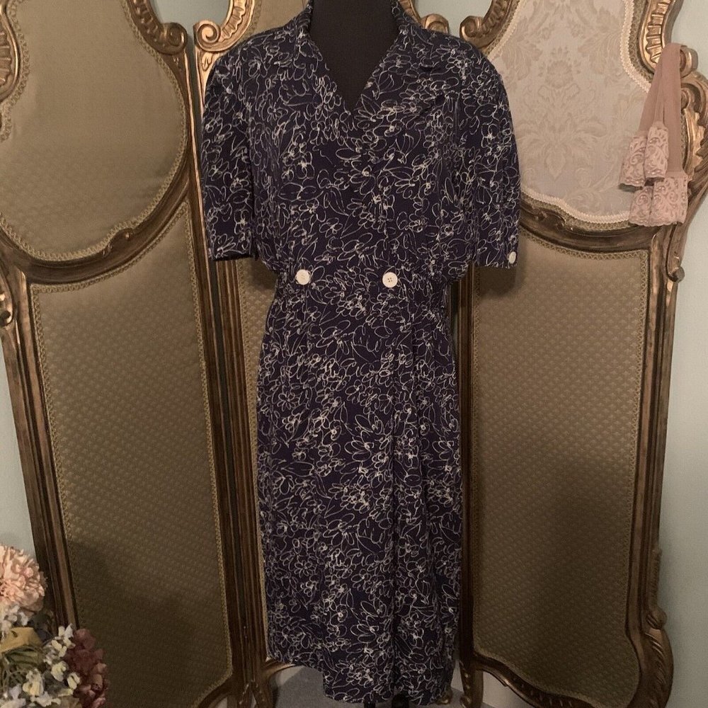 Liz Claiborne. Size 10. Vintage Double Breasted Puff Sleeve Dress. B82.